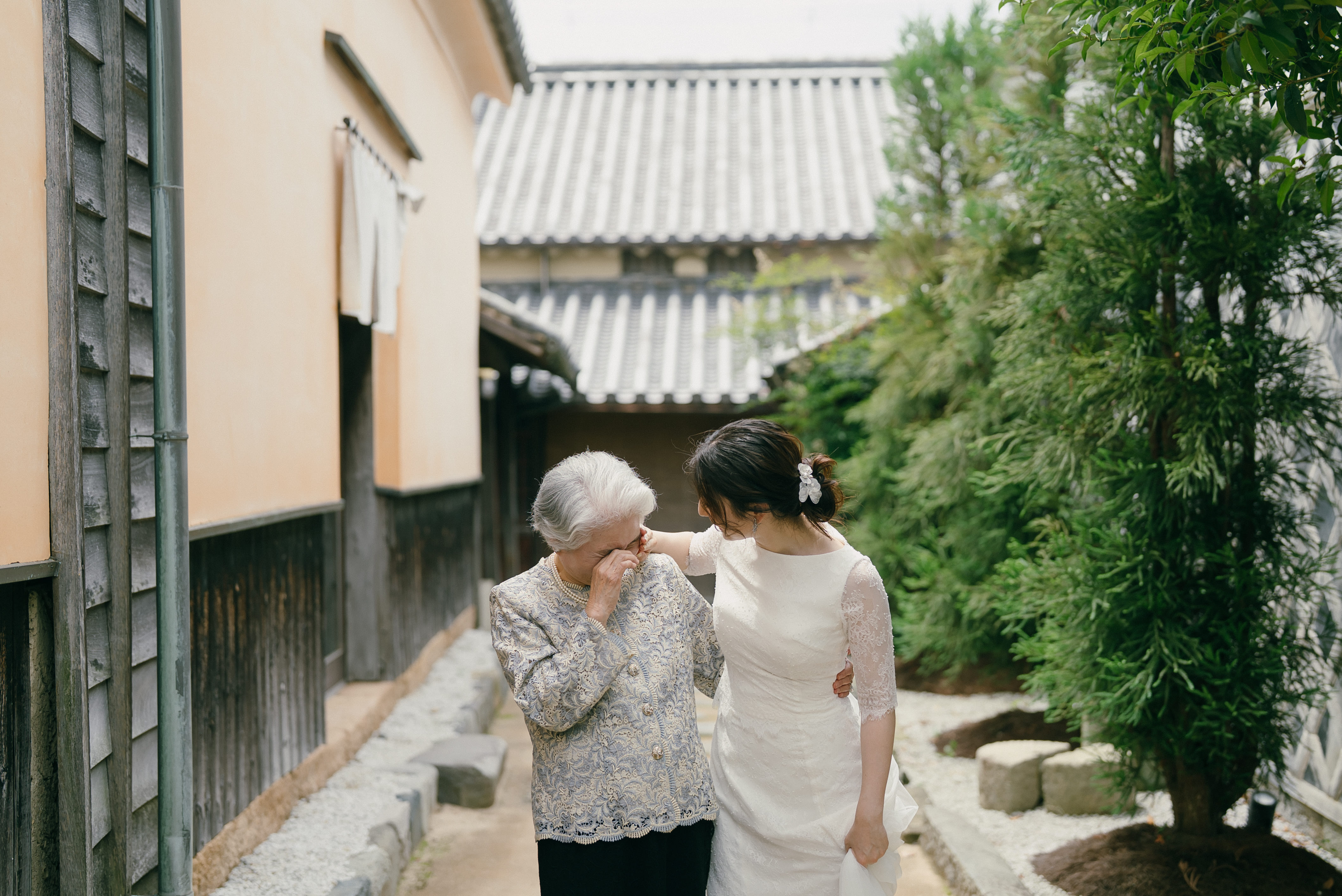 「家のようなぬくもりに包まれて──古民家で叶える、もうひとつの結婚式」