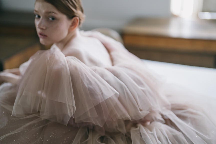 【新作ドレス】煌めくグリッター×やわらかピンクベージュの最愛ドレス