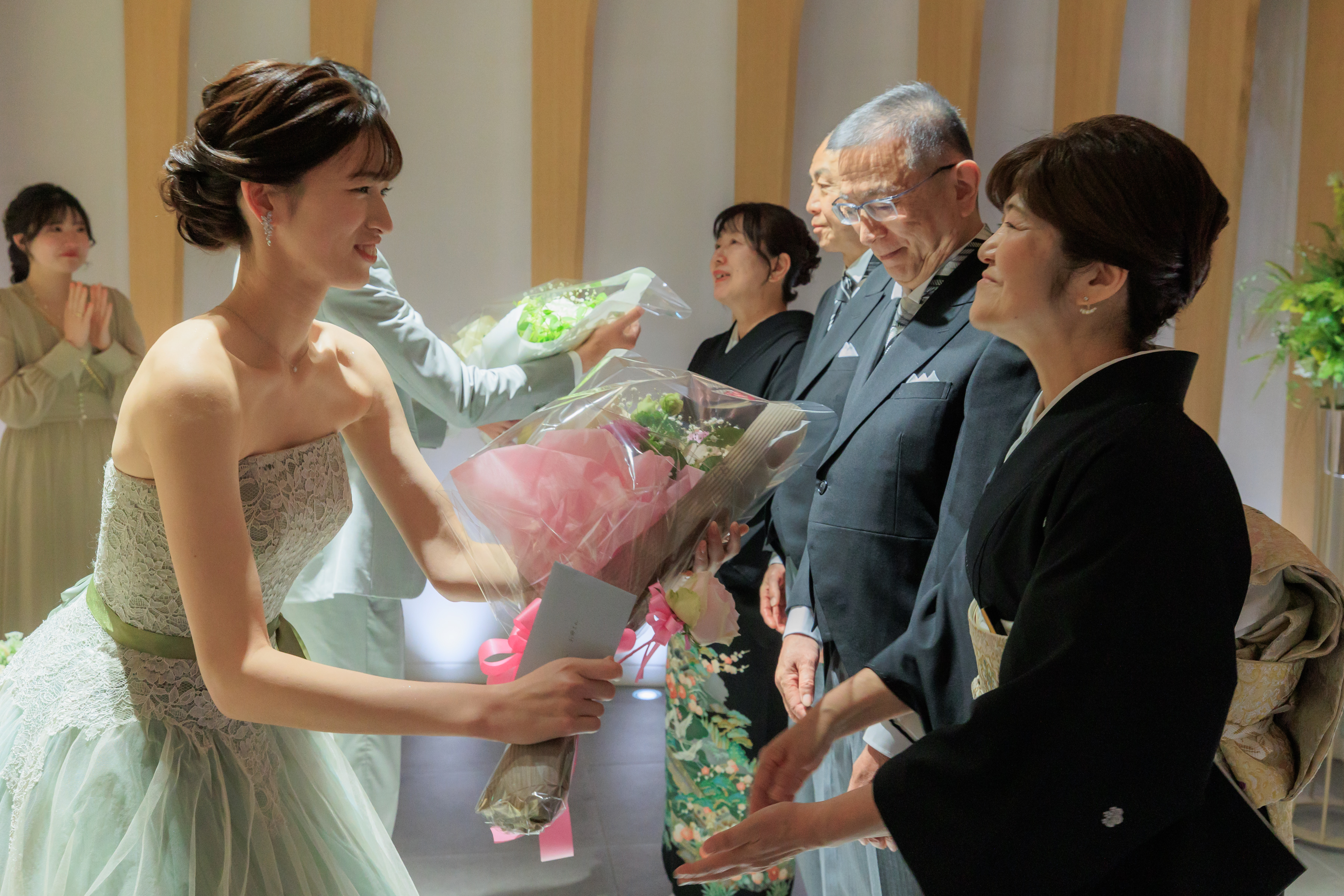 人気演出をご紹介~挙式編 オーバーカラードレス再入場~