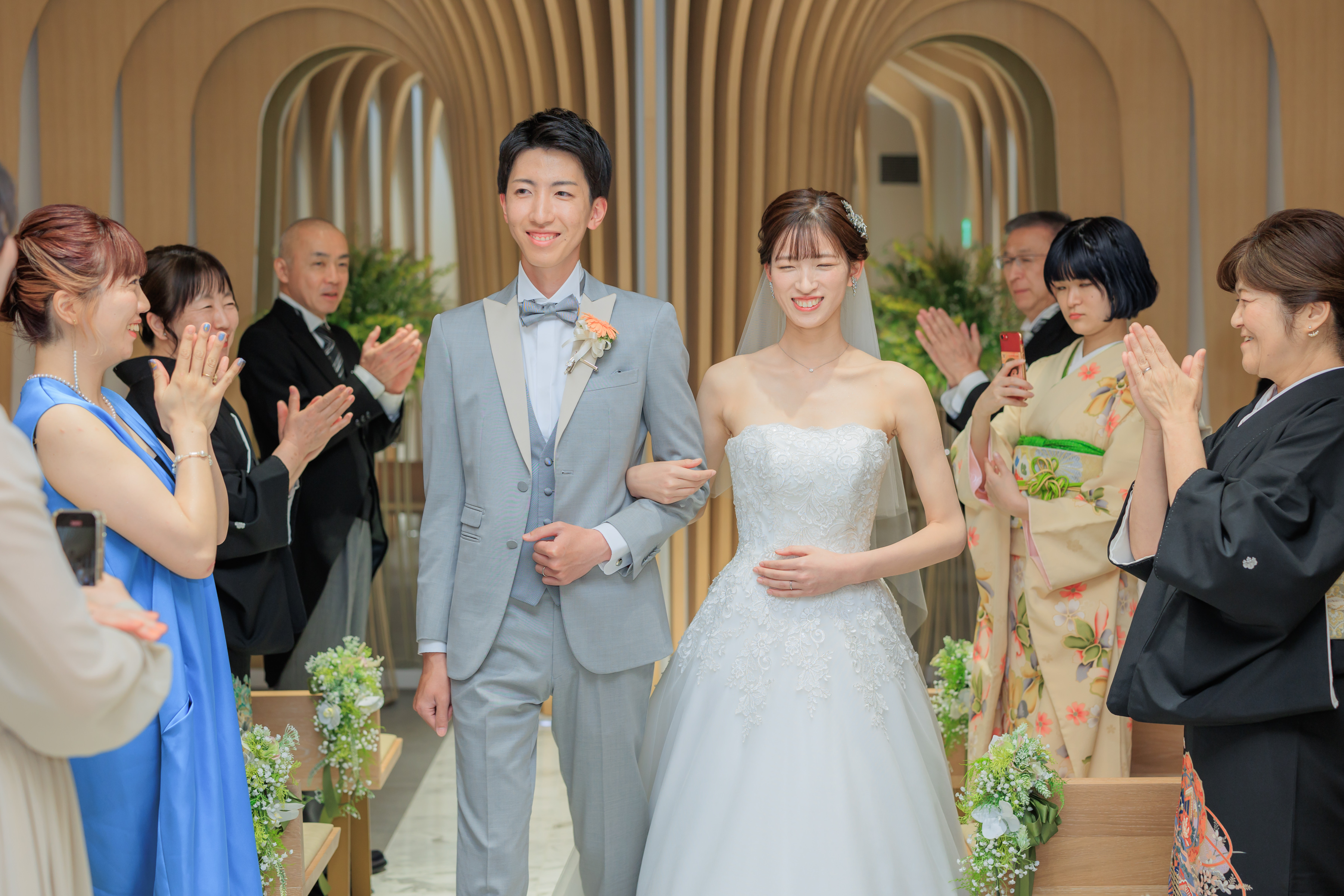 人気演出をご紹介~挙式編 オーバーカラードレス再入場~