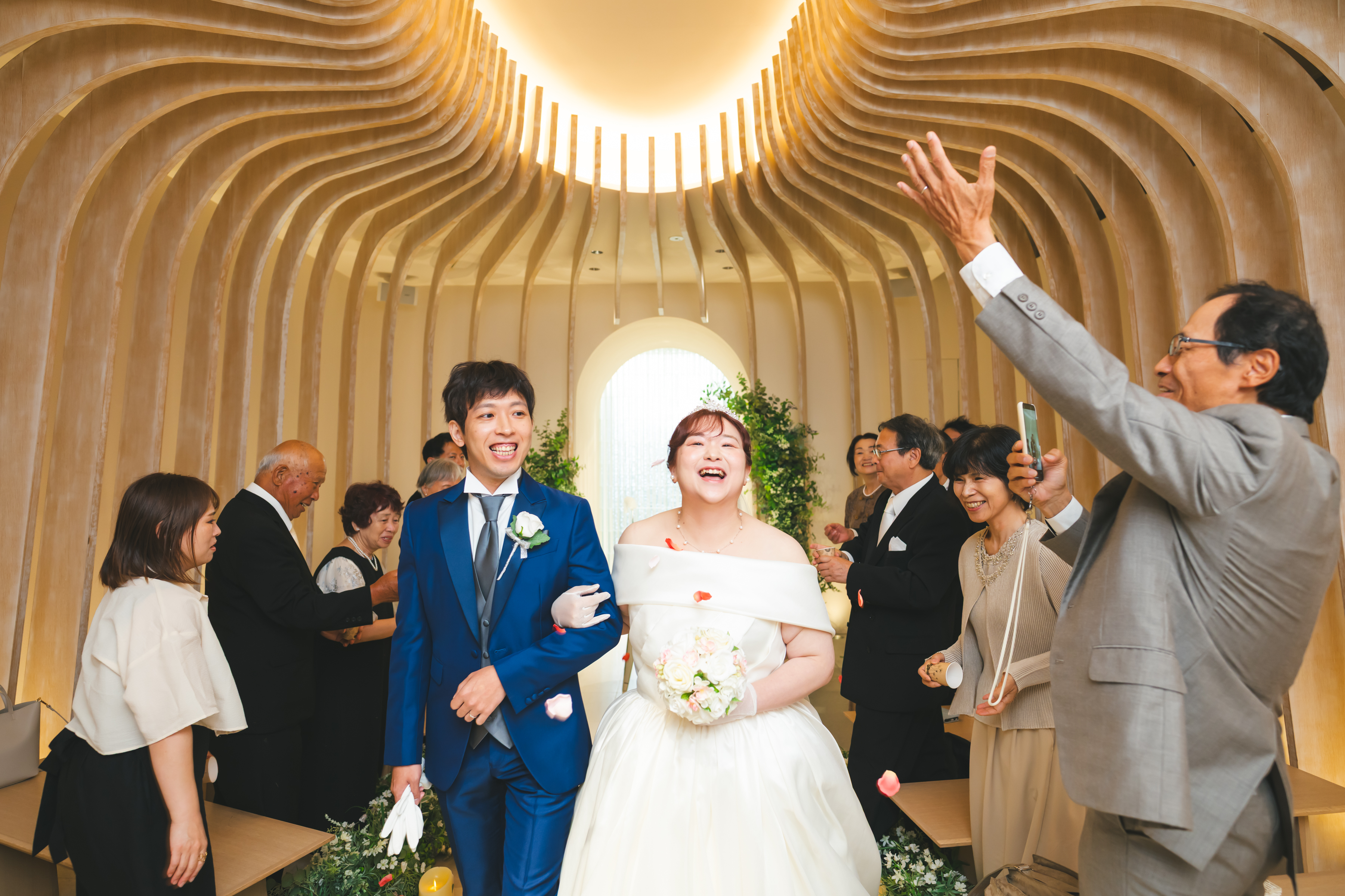 ゲストも交えた笑顔あふれる結婚式