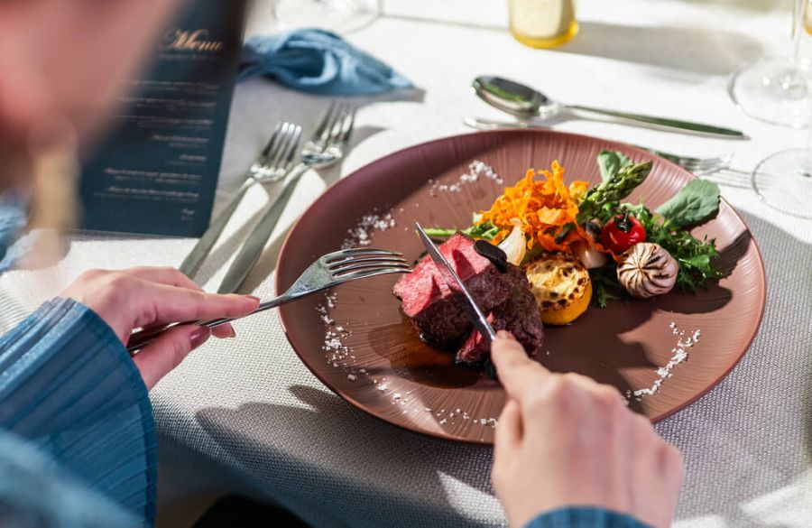 “食のヒルトン”がつくる絵画のような婚礼料理