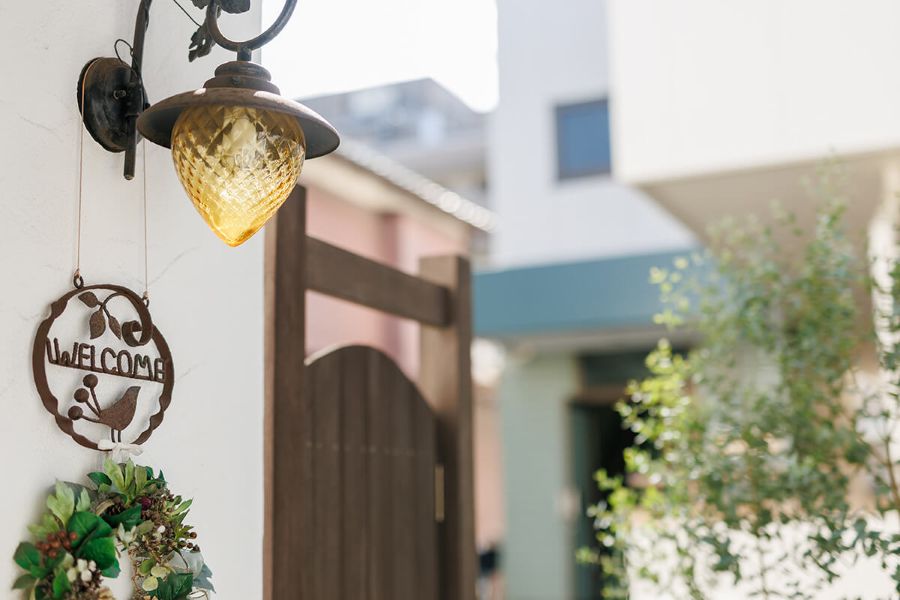 南欧風の白い一軒家レストランで叶うアットホームウェディング