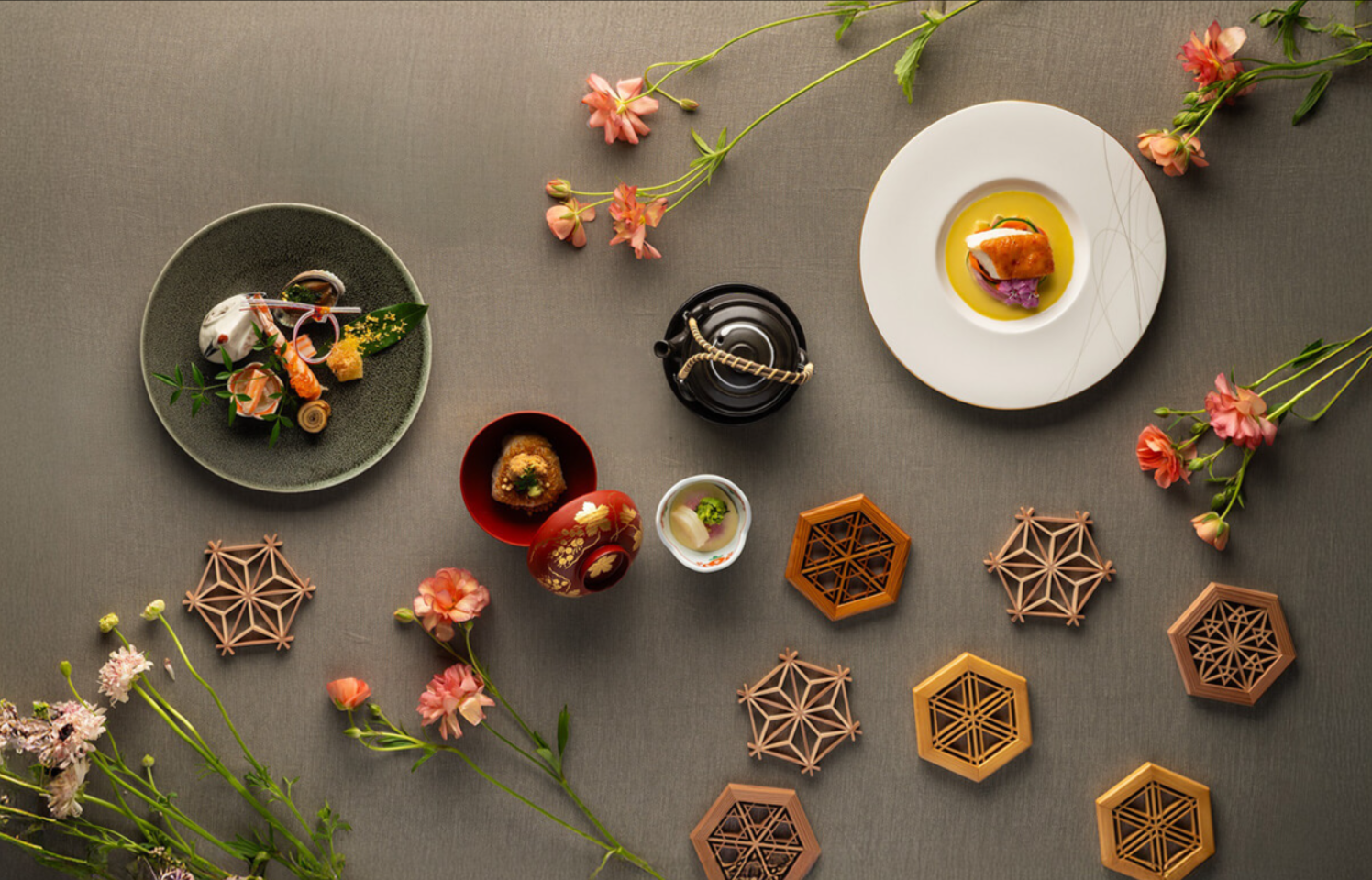 華やかでオーセンティックなフランス料理から、伝統を大切にしながらも、「ほっ」と心安らぐ日本料理まで。和洋折衷のお料理で大切な方への感謝を伝えるお手伝いをします。