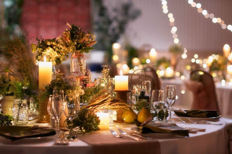 【上質なホテル空間で叶う落ち着いたウェディング】クラシカルで上品な雰囲気が魅力のホテル会場。 落ち着いた空間で、大切なご家族やご友人とゆったりと過ごす特別な一日をお過ごしいただけます。