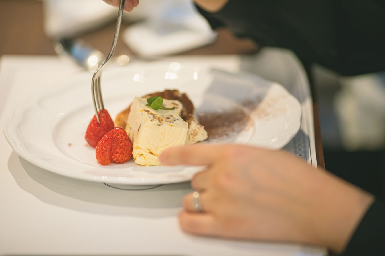 Trattoria Violaでお食事をされたお客様のお写真　デザートまでしっかり召し上がっていただき