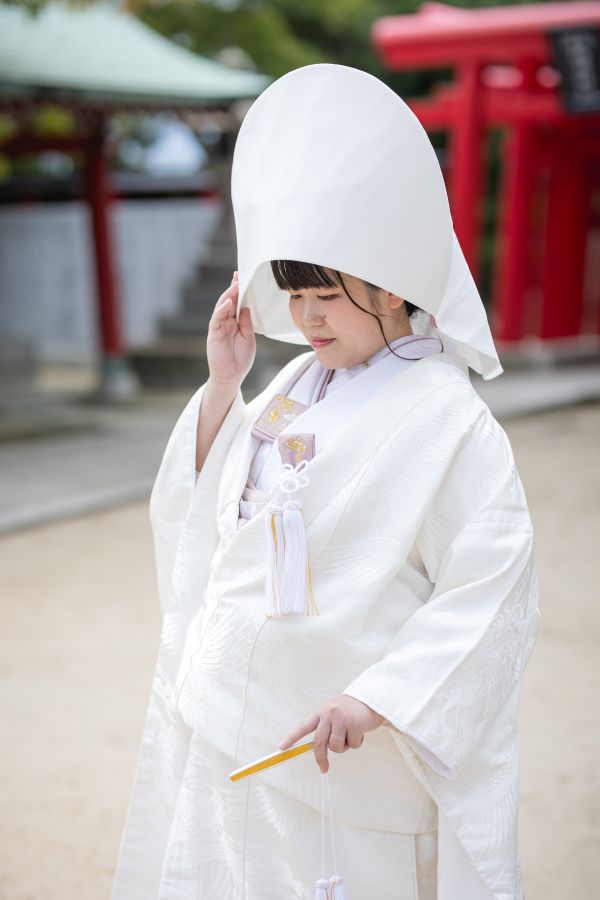 今治城内鎮座 吹揚神社で挙げられたお客様の結婚式写真　マタニティで白無垢をお召しになられた新婦様