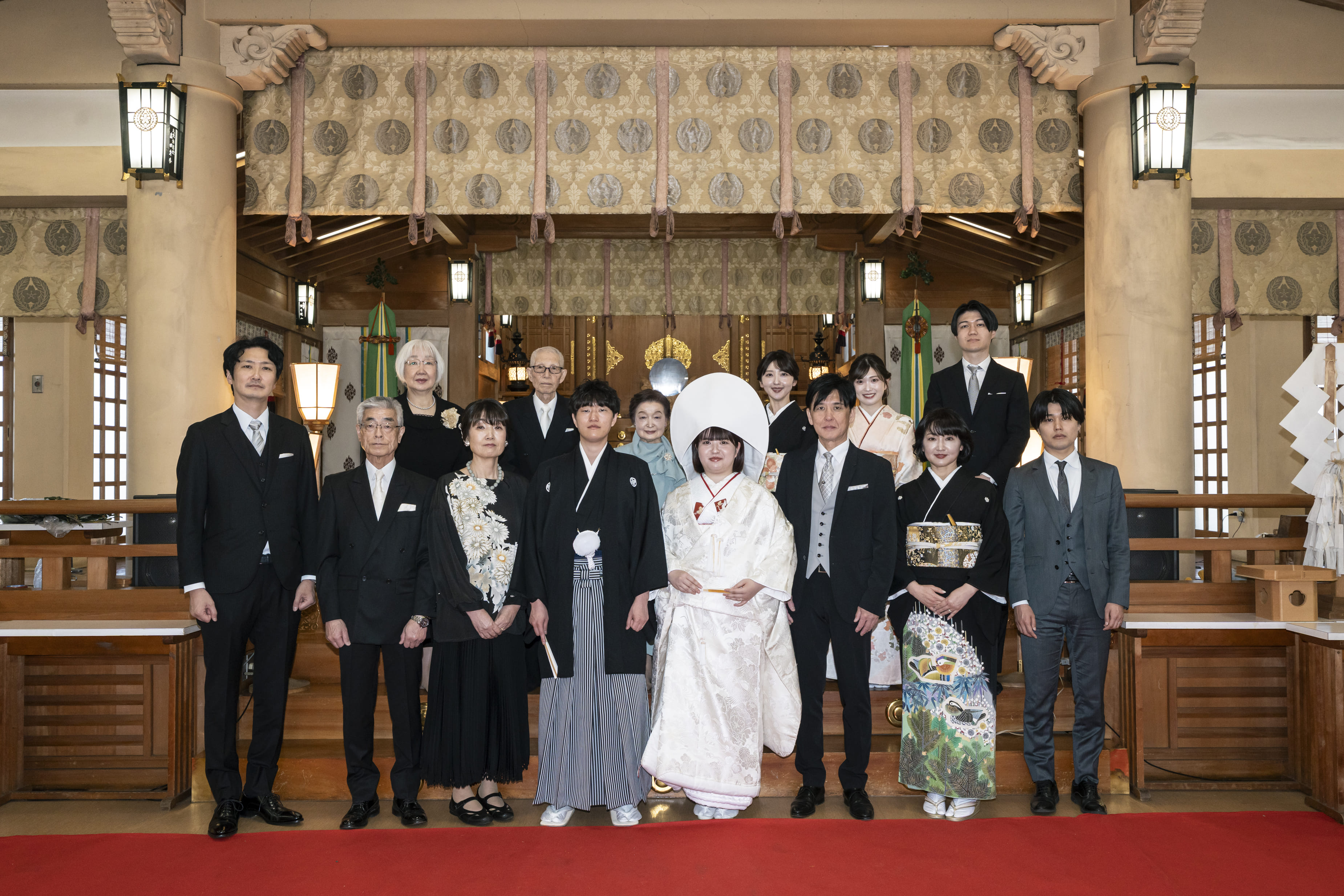 会話と笑顔が広がる、家族中心の結婚式