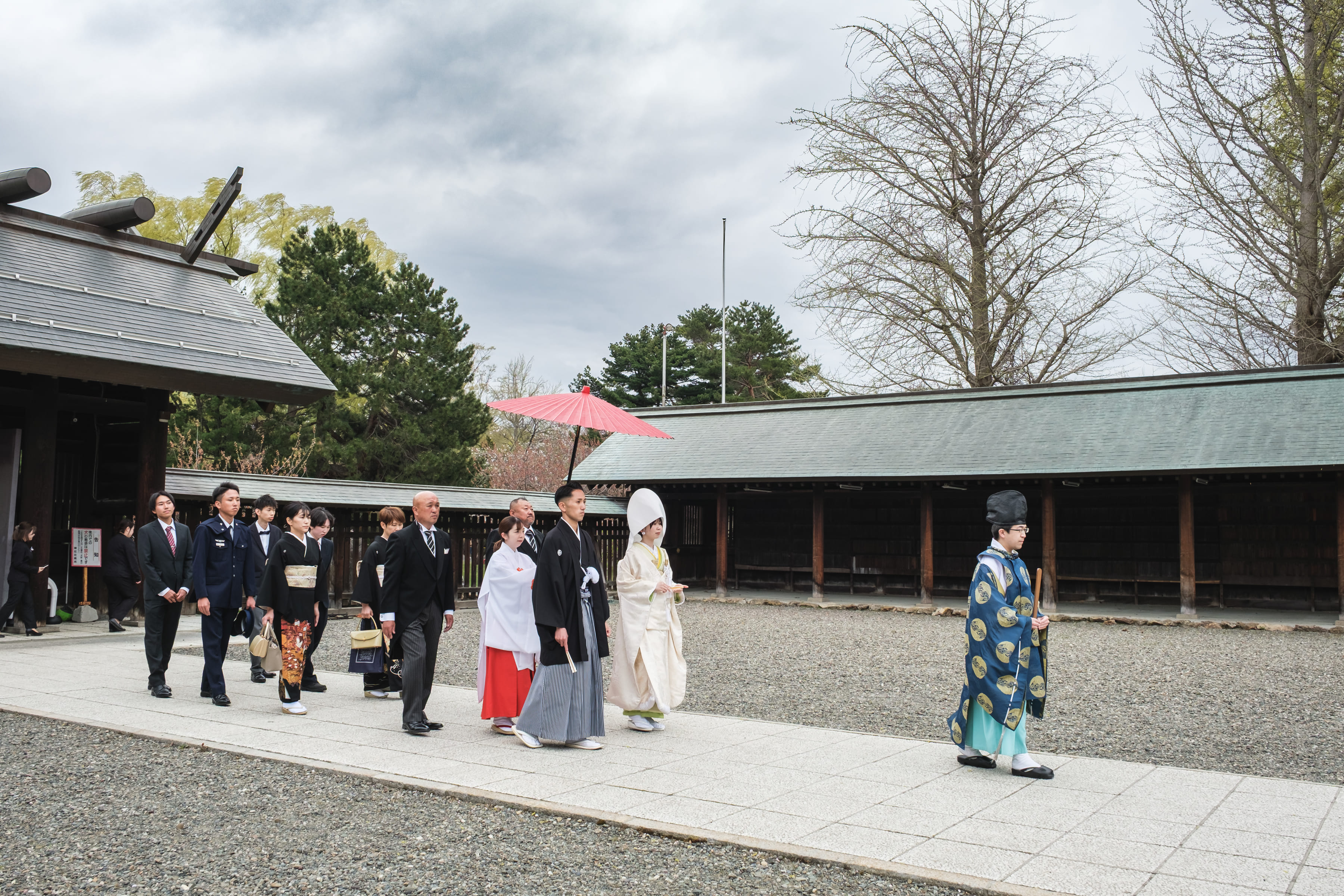 家族に見守られて執り行う、札幌の神社での結婚式