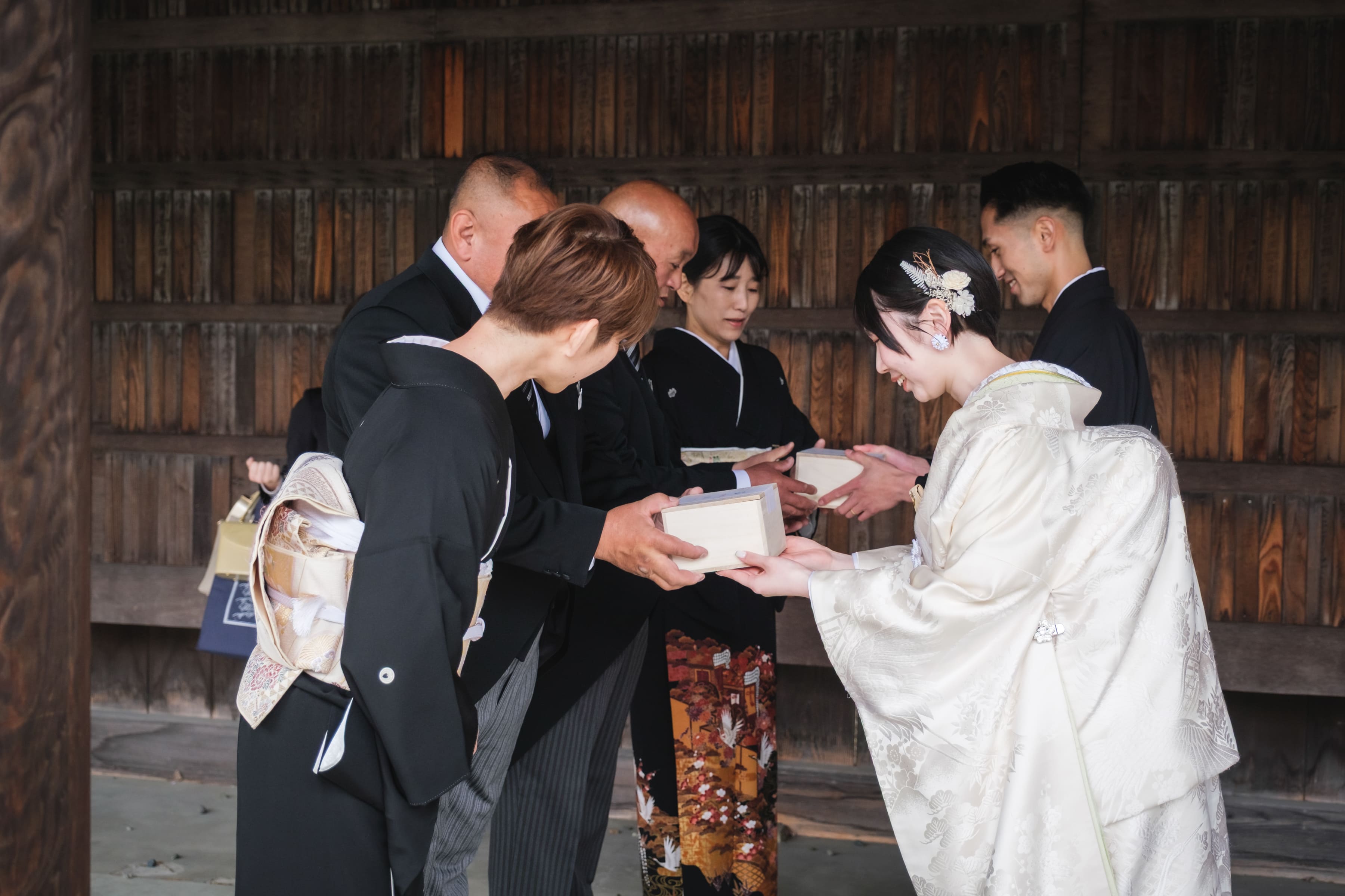 家族との絆を感じる、少人数の神社ウエディング