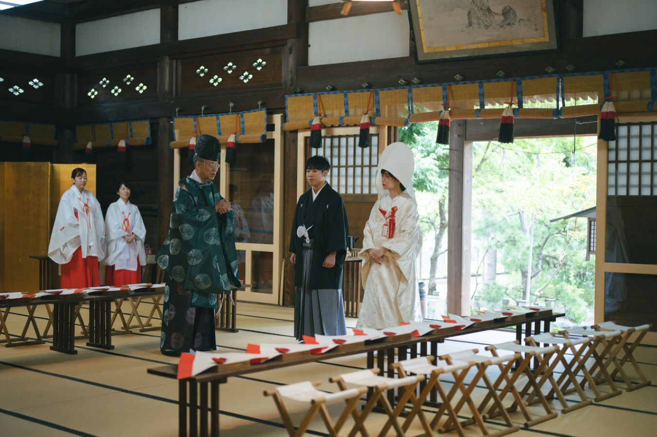 伝統美が輝く厳粛な儀式が始まります