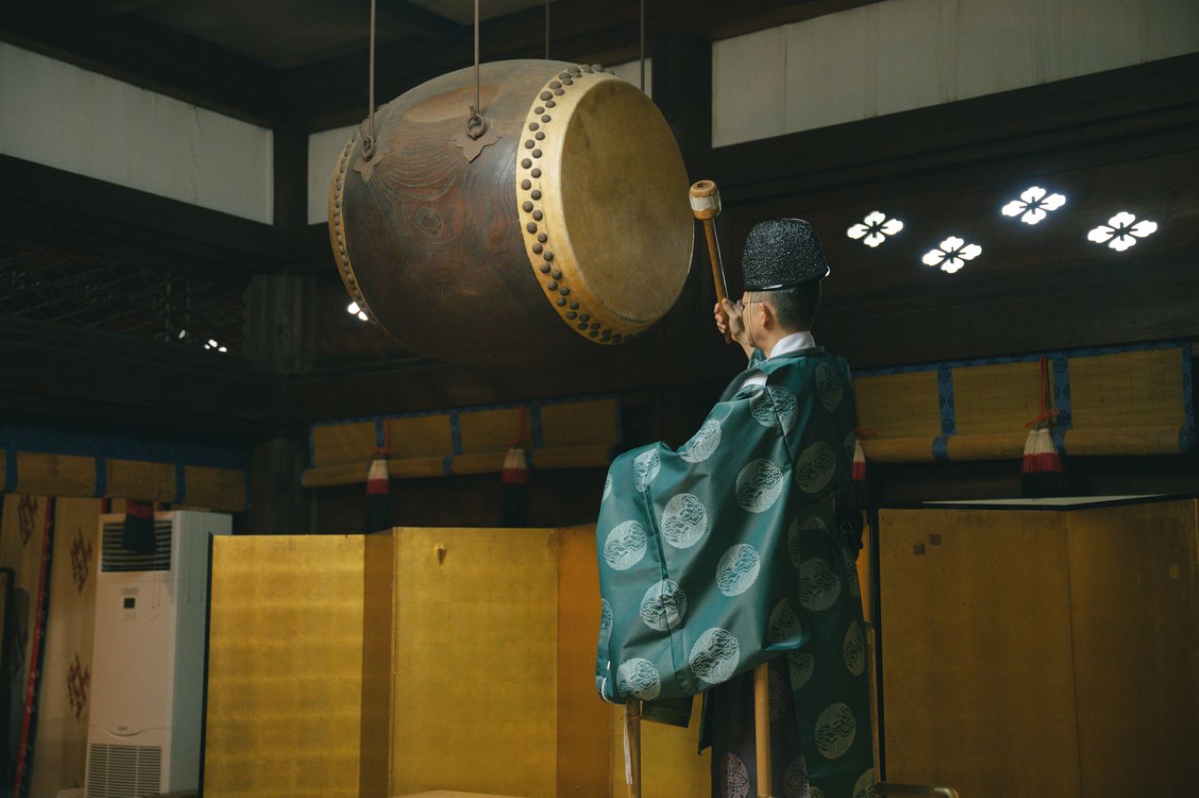 背筋が伸びる、大きな太鼓の音。