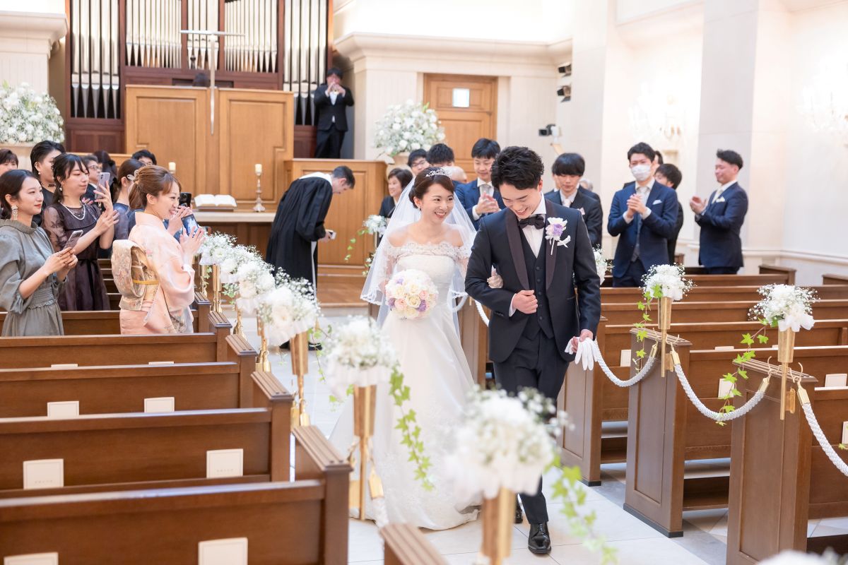 皆様緊張がほぐれ、温かな雰囲気で祝福の拍手を送ります