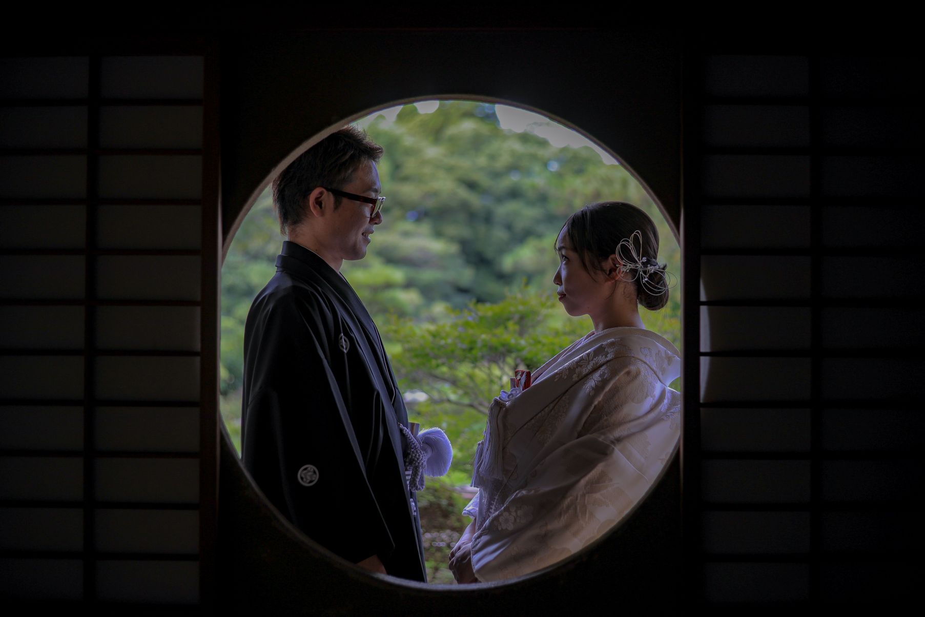 茶室の窓枠での写真