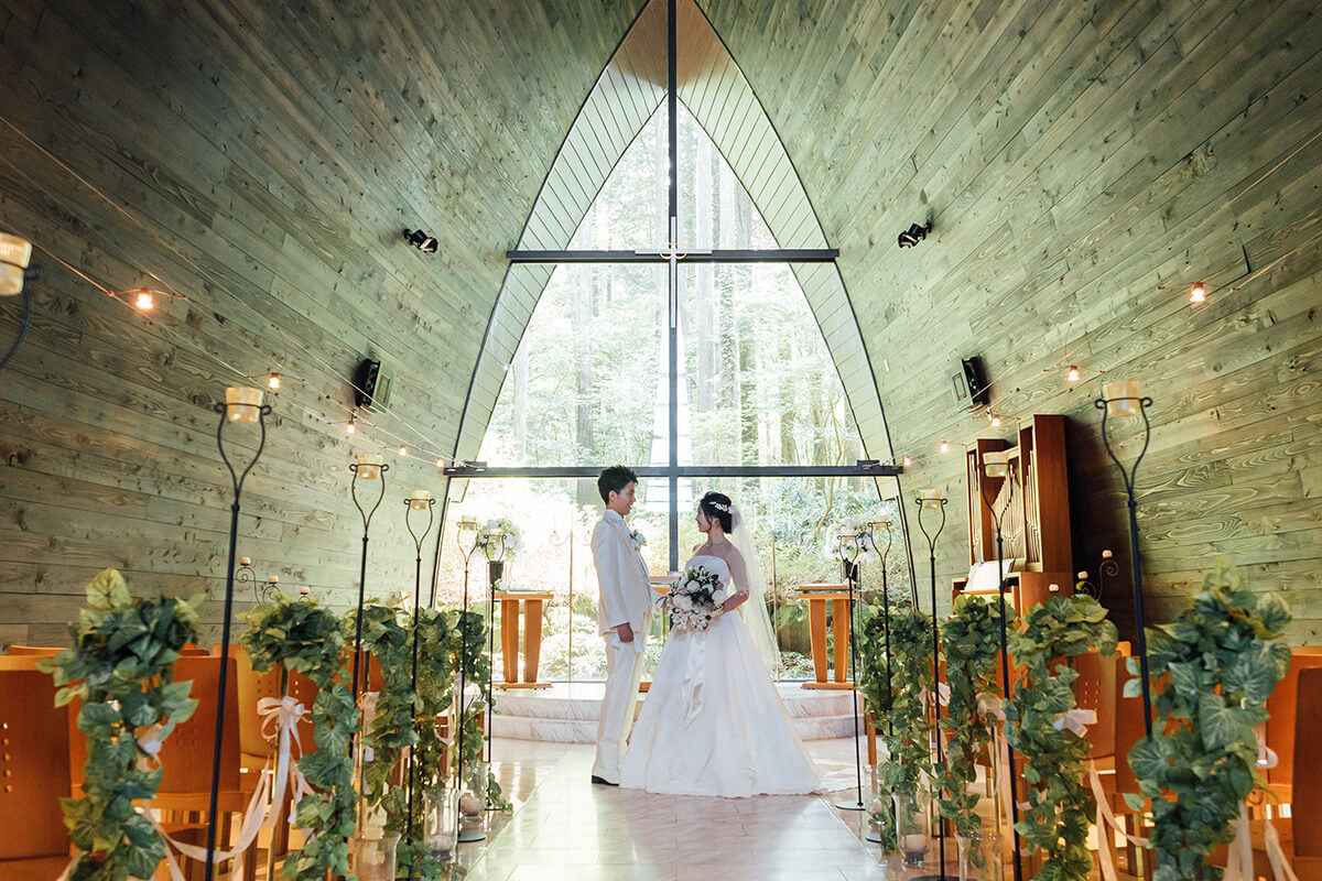 箱根の森 高原教会で挙げられたお客様の結婚式写真01