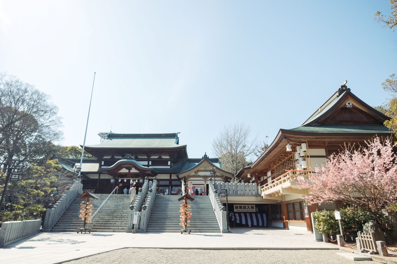 伊豫豆比古命神社　椿祷殿(椿神社)の境内