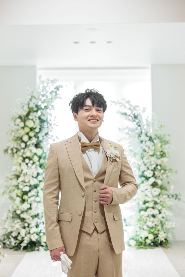 小さな結婚式 松山チャペルで挙げられたお客様の結婚式写真　新郎様もリラックスして撮影