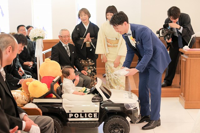 ANAクラウンプラザホテル松山　お子様ゲストからのリングボーイ　パトカーに乗って