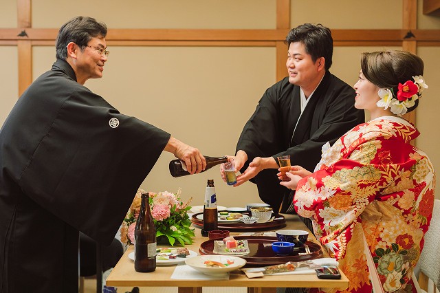 道後うめ乃や　お父様からお祝いのお酌！