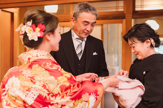 道後うめ乃や　体重米を受け取って小さい頃を思い出すご両親