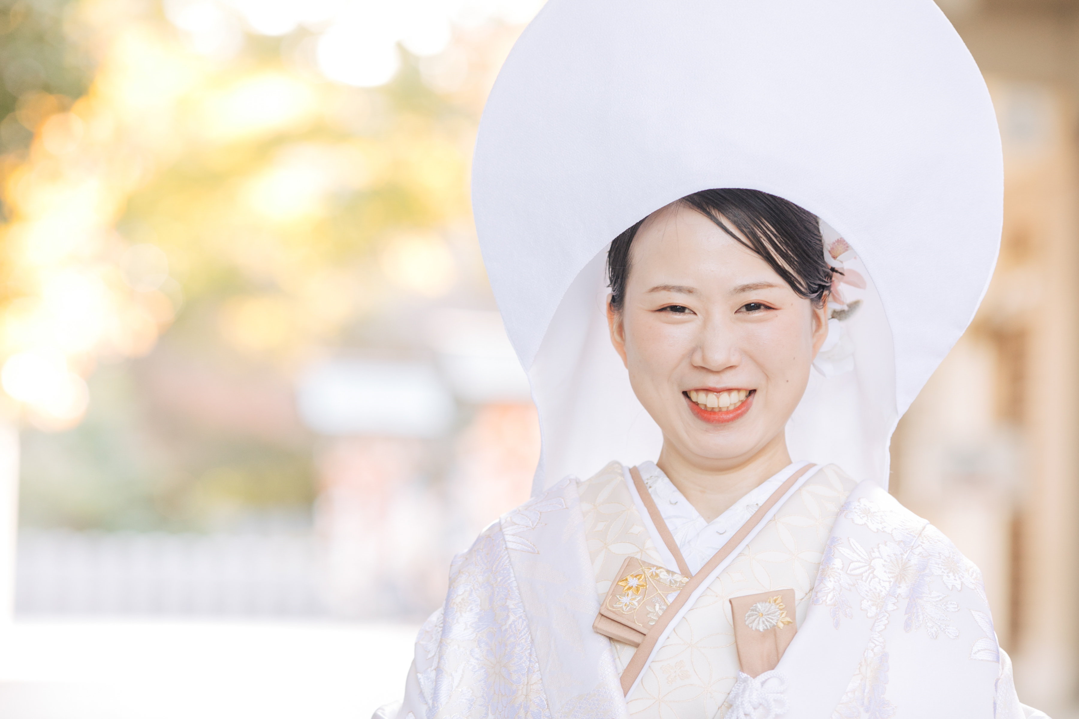 伊豫豆比古命神社 椿祷殿（椿神社）で挙げられたお客様の結婚式　白無垢綿帽子をつけた笑顔の新婦様