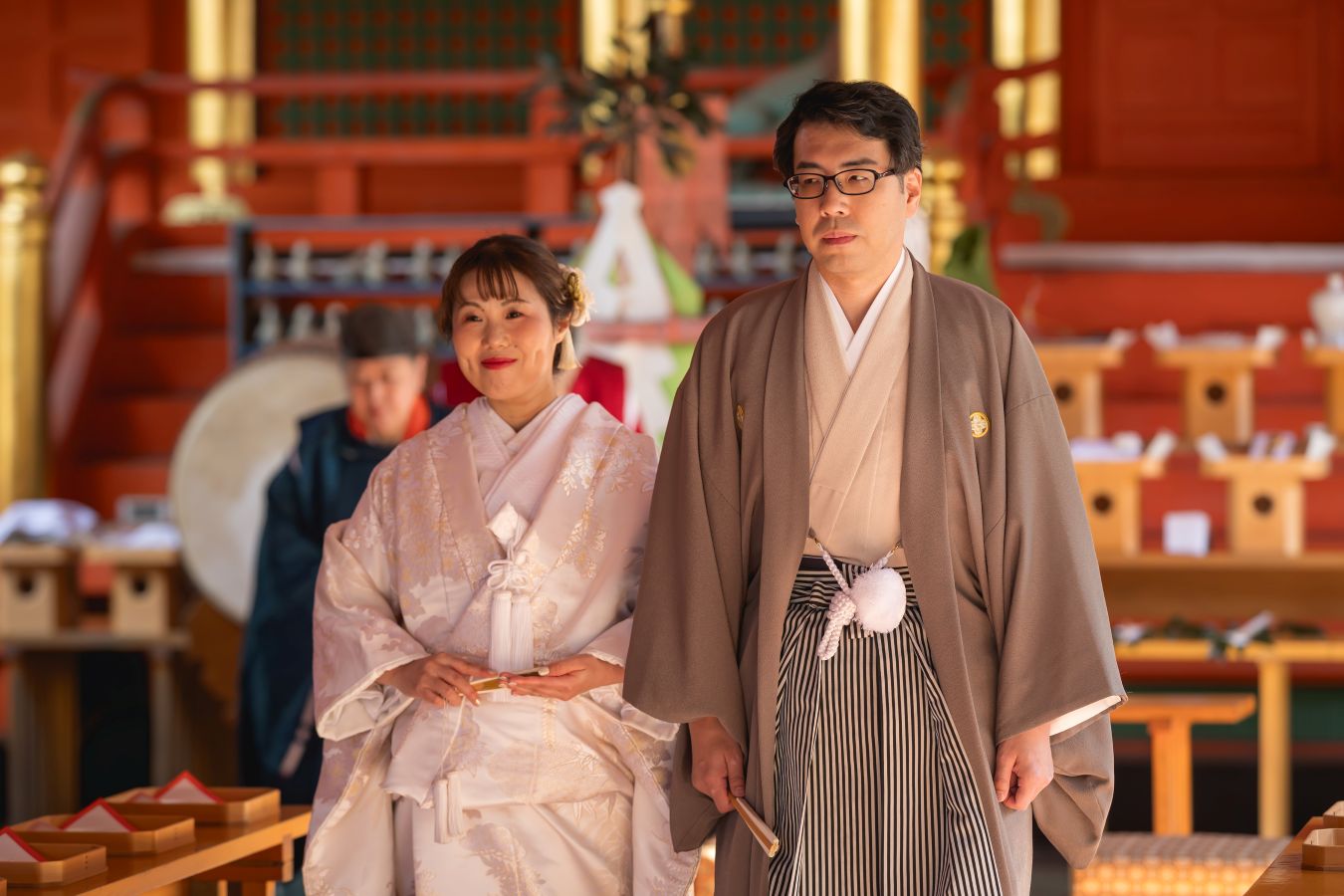 伊佐爾波神社で挙げられたお客様の結婚式写真　退場する新郎新婦様