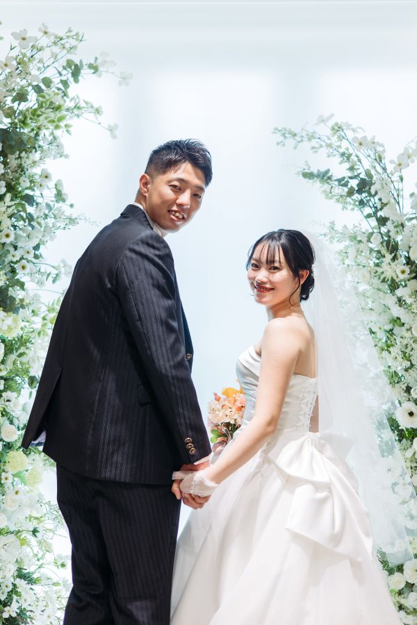小さな結婚式 松山チャペルで挙げられたお客様の結婚式写真　ご結婚式前のお写真撮影お二人とも素敵な笑顔を見せてくれました