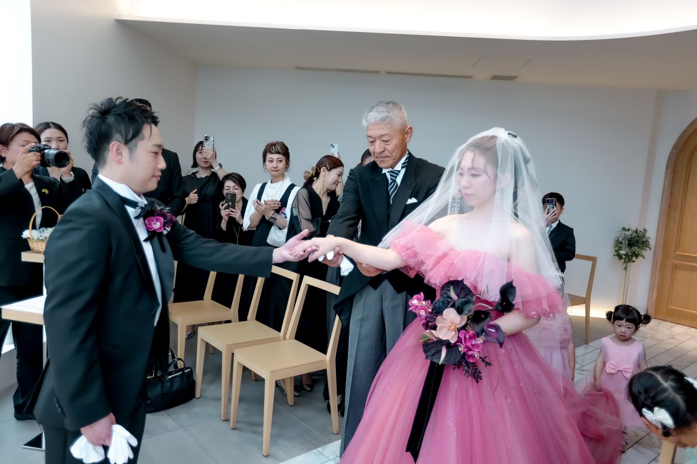 お父様から新郎様へバトンタッチ