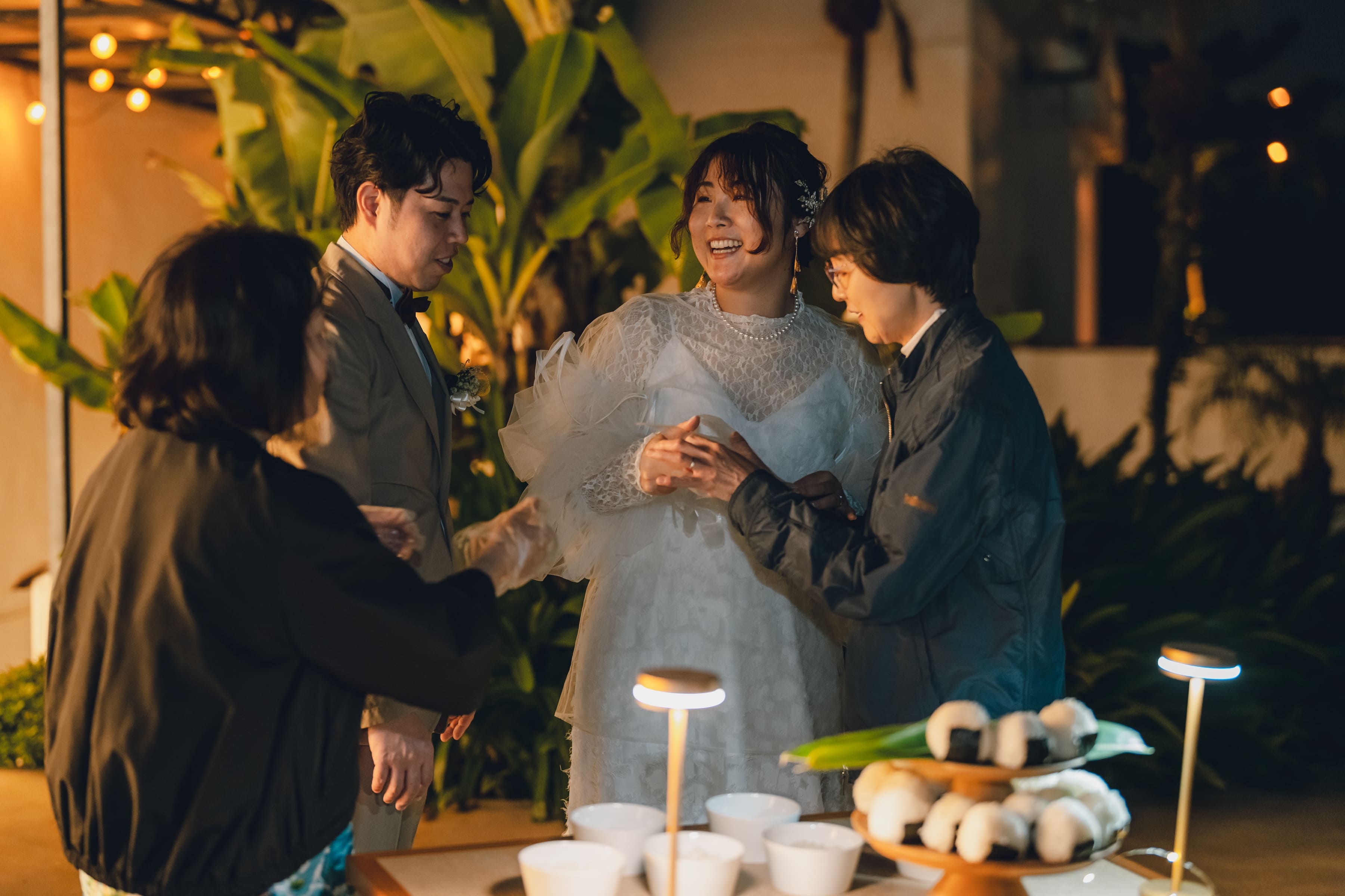 ラストバイトは両家お母様から。おふたりはお母様のおにぎりが大好き！とのことでお入れしました。