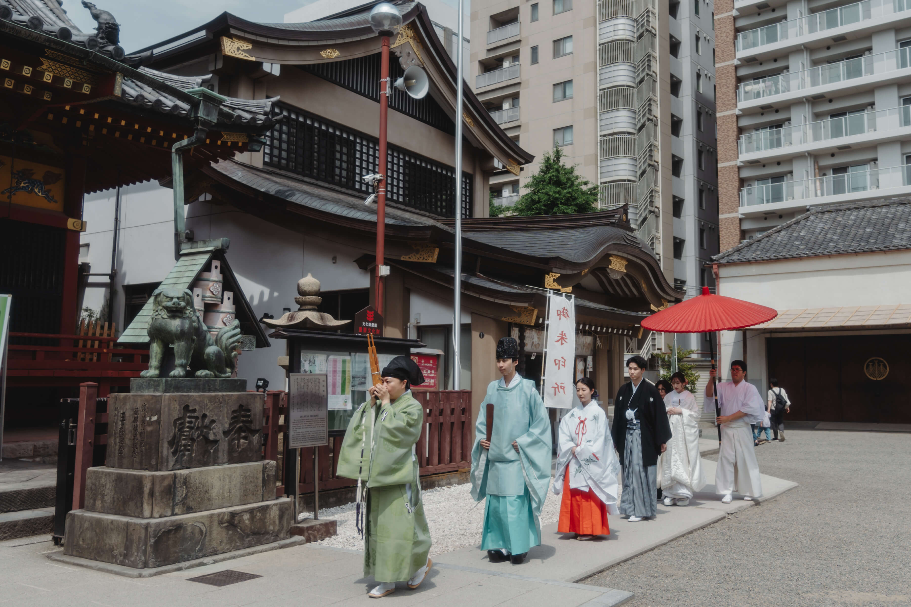浅草神社でご結婚式を挙げられた新郎新婦様