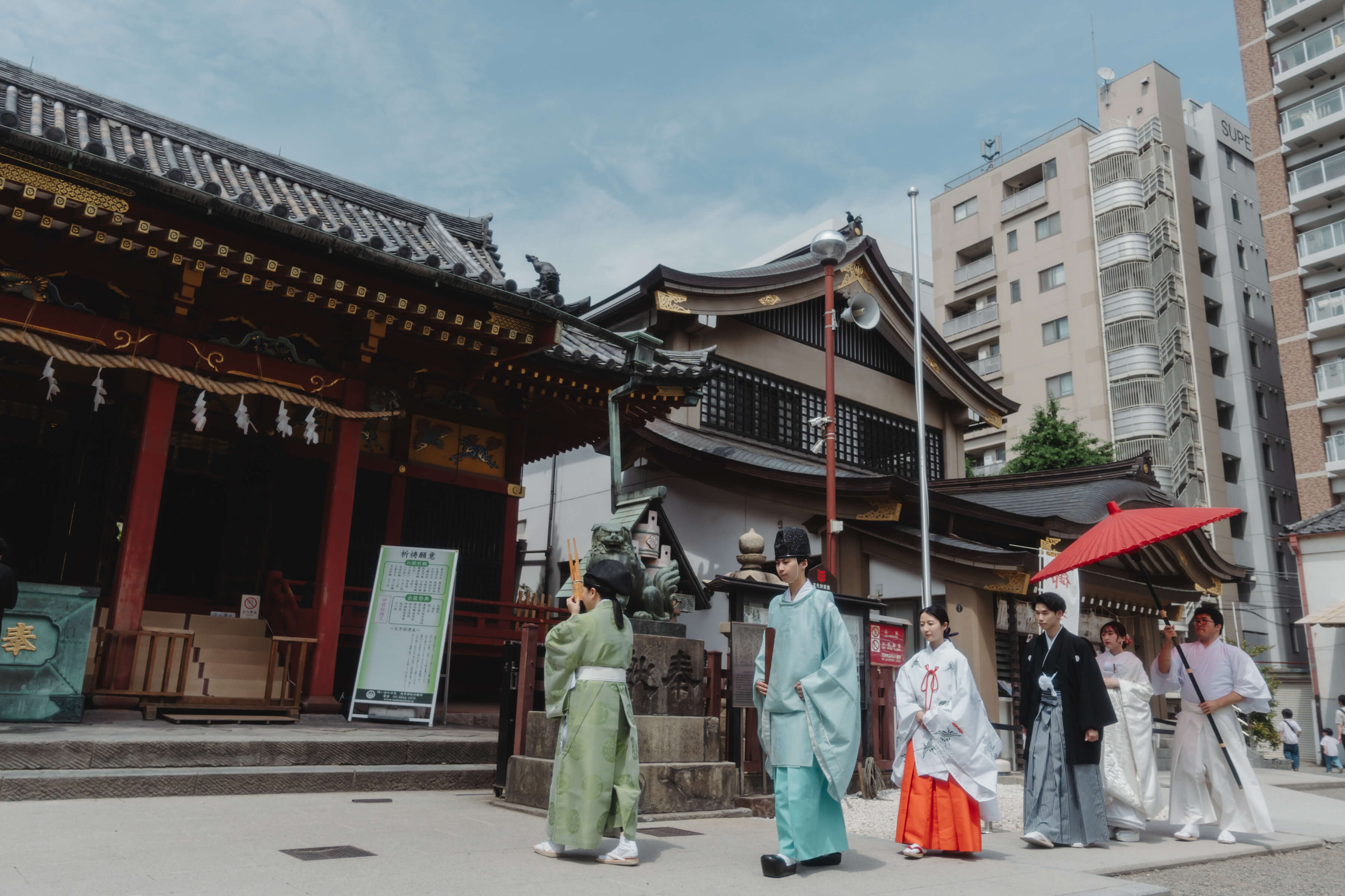 浅草神社でご結婚式を挙げられた新郎新婦様