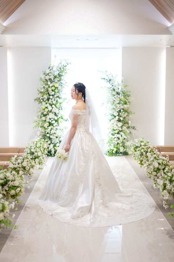 松山スタジオで撮影された新郎新婦様のお写真　ウェディングドレス姿の新婦様
