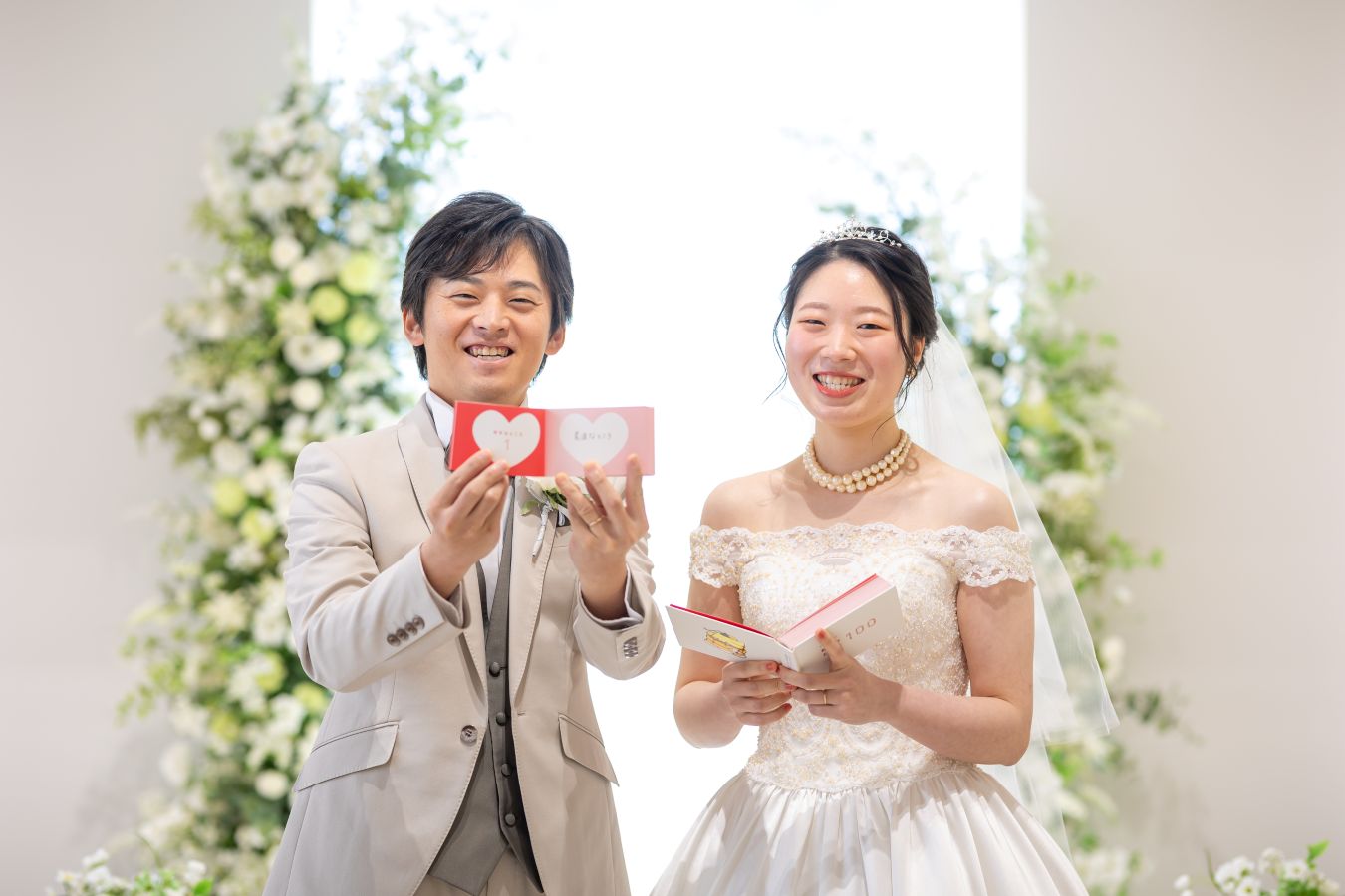 松山スタジオで撮影された新郎新婦様のお写真　新郎新婦様の中の良さが伝わってきます