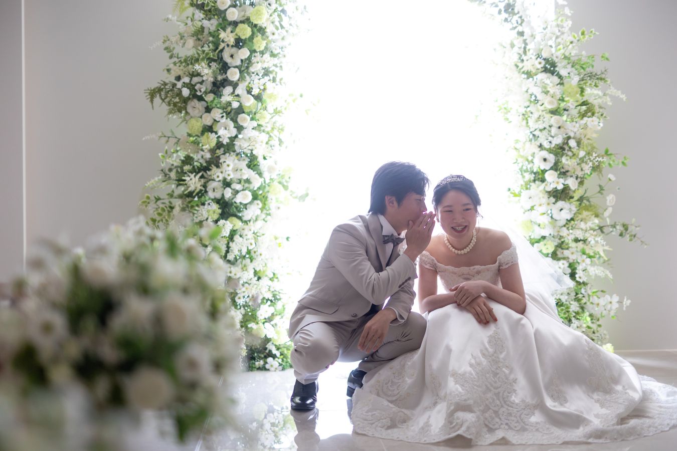 松山スタジオで撮影された新郎新婦様のお写真　何を話しているか気になります