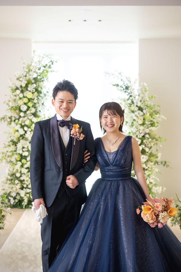 松山スタジオで撮影された新郎新婦様のお写真　新郎新婦様のツーショット　笑顔がとっても素敵です