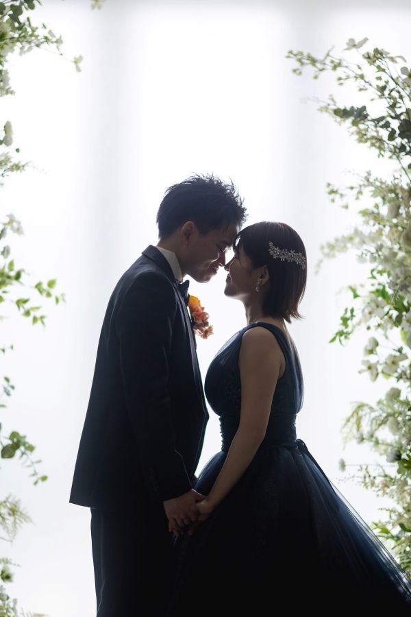 松山スタジオで撮影された新郎新婦様のお写真　シルエット写真も人気です
