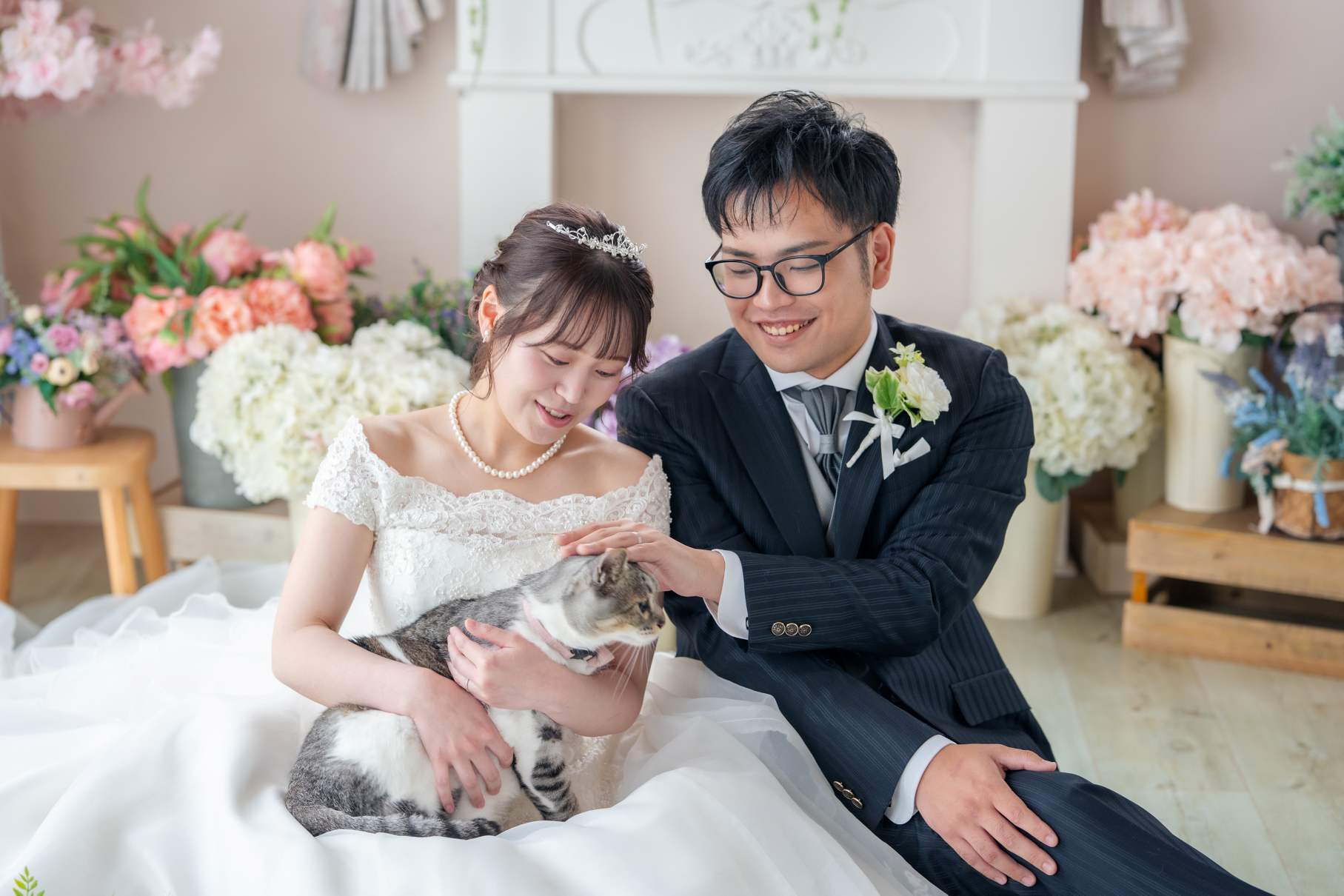 新婦のお膝の上でくつろぐ猫ちゃん