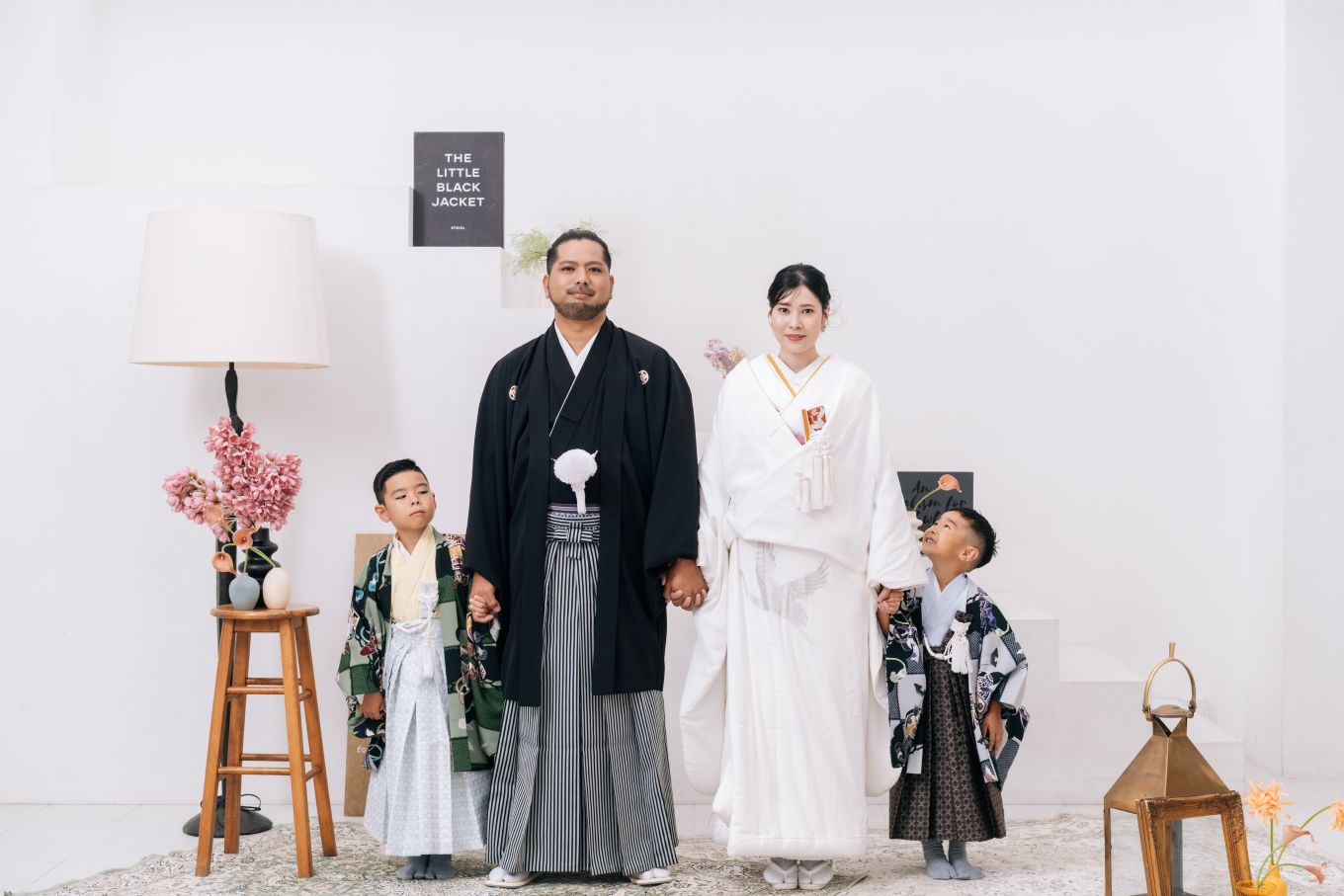和装を身に纏った家族写真