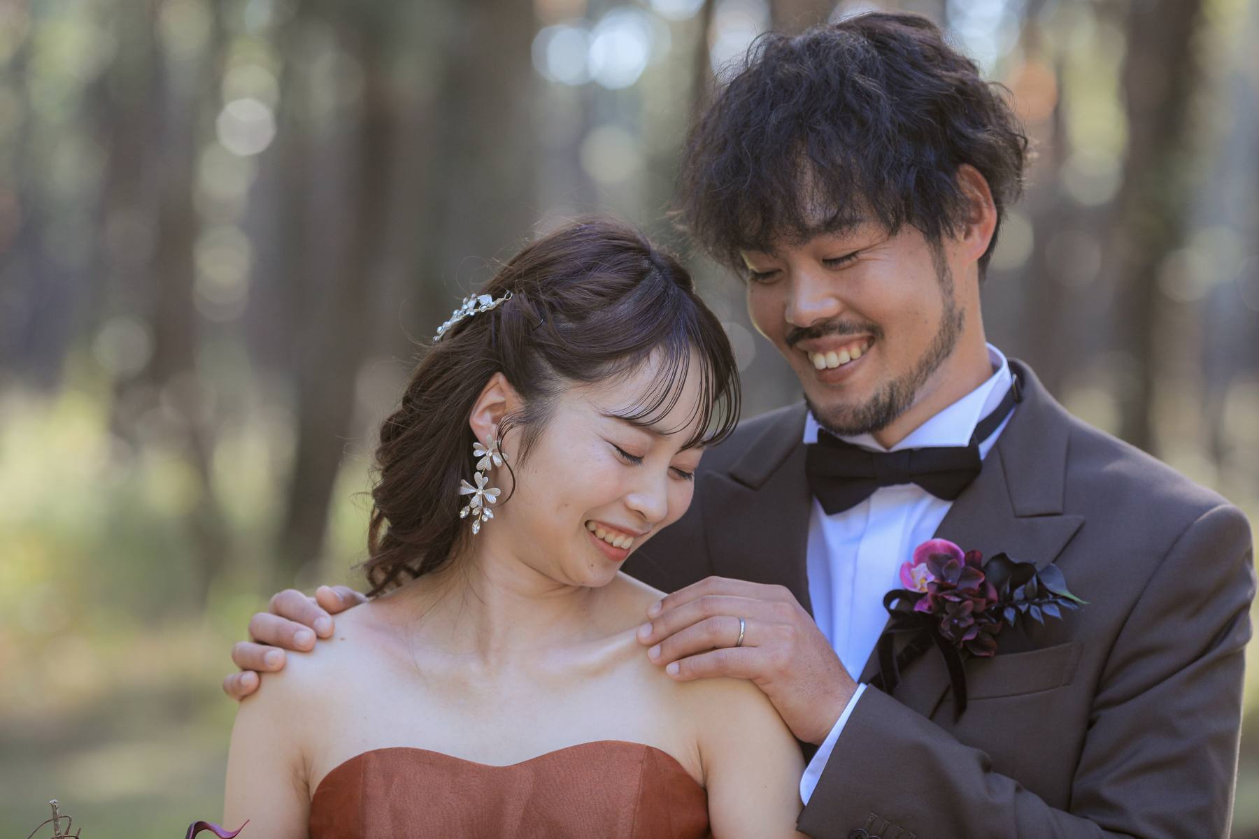 微笑み合うお2人の写真
