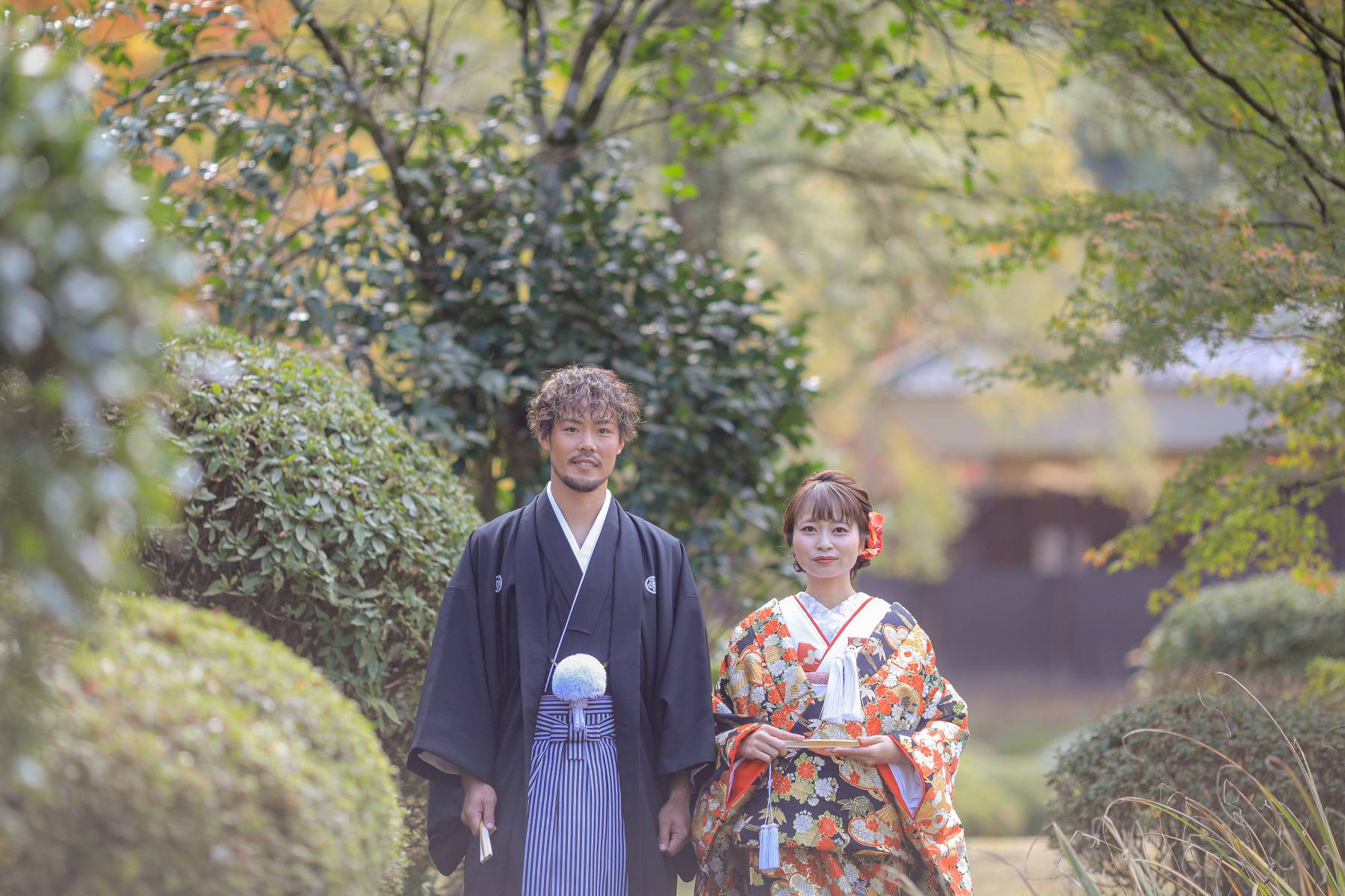 庭園とお2人の可愛らしい写真