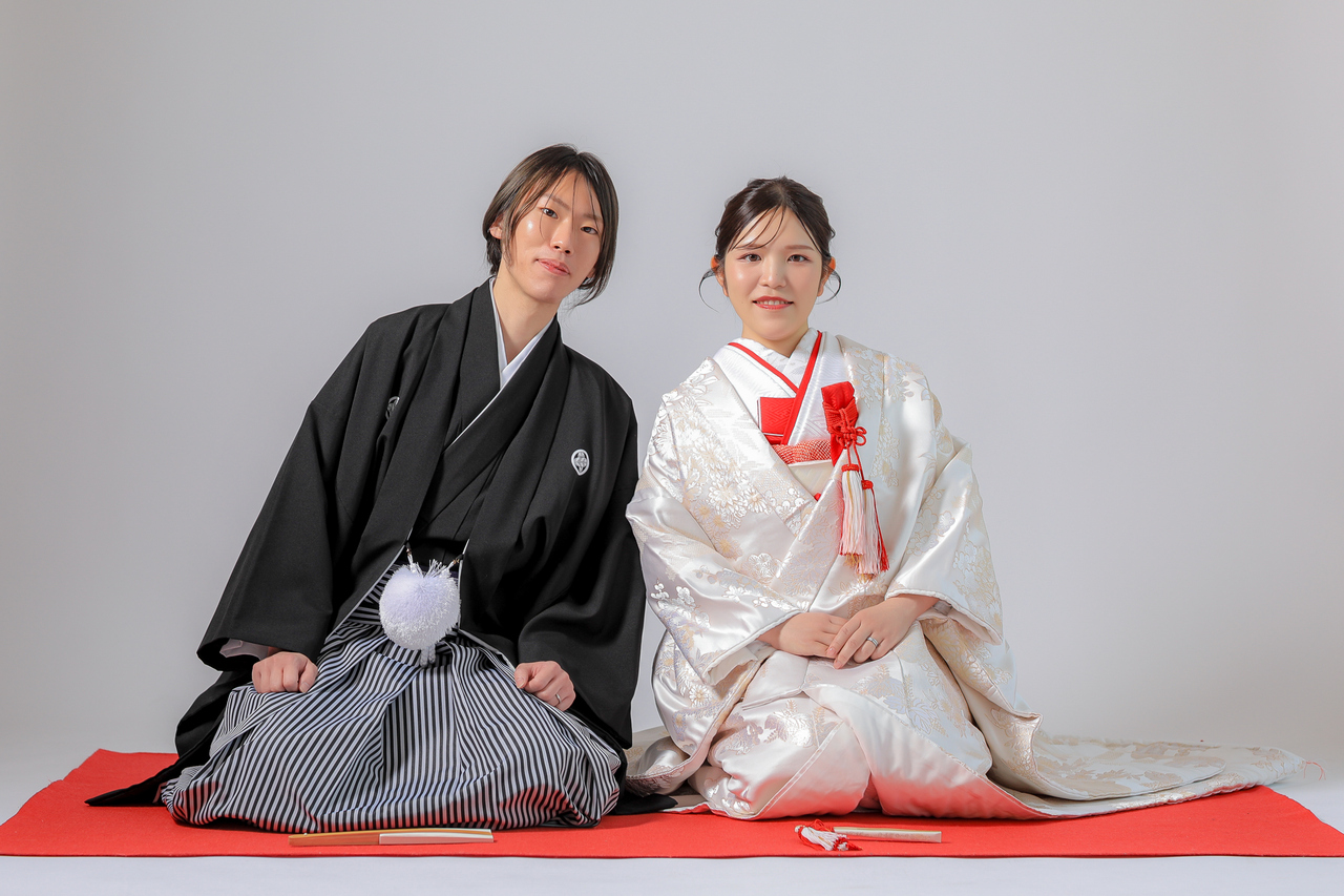 正座で寄り添うお2人