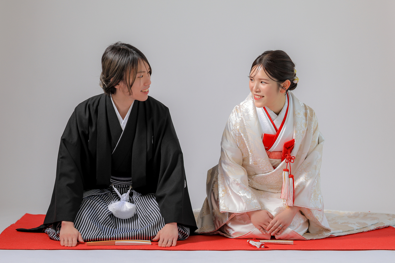 正座で見つめ合うお2人