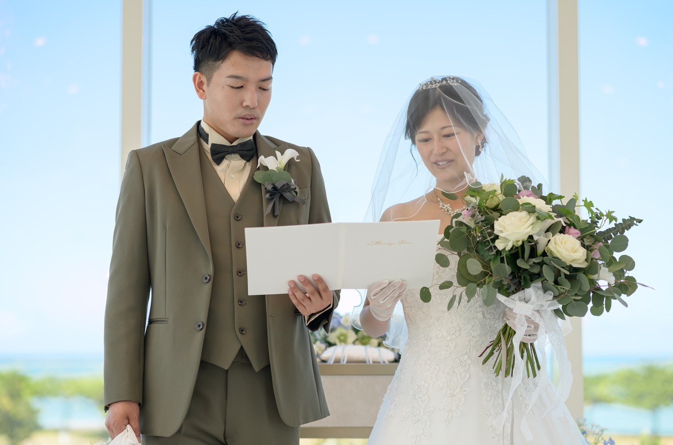 おふたりで声をそろえて読み上げる結婚誓約書
