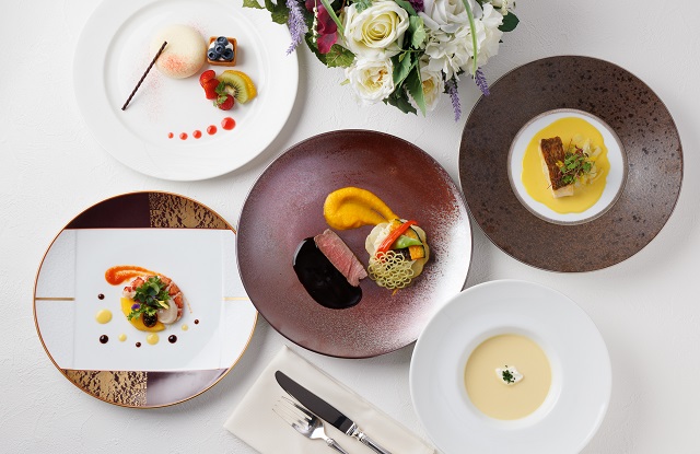 見た目も味も華やかで美しい婚礼料理が高評価。 口コミでも「料理が美味しい」「サービスが丁寧」と好評です。