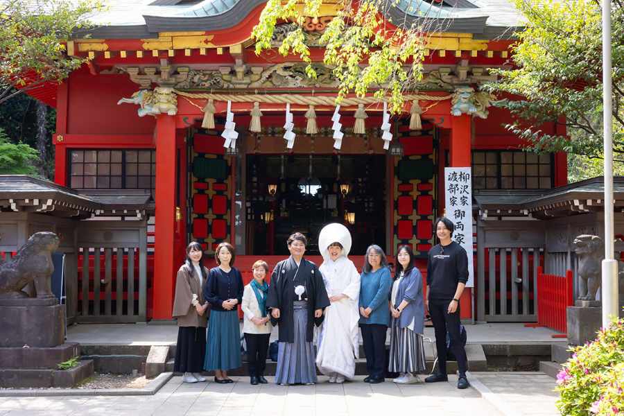 【日本三大弁才天 × 1450年の歴史を誇る由緒正しい神社】江島神社は、広島・厳島神社、滋賀・竹生島神社と並ぶ日本三大弁才天のひとつで、御鎮座1450年を数える由緒ある神社です。 天女の彫刻や154枚の花鳥風月画が施された社殿は典雅で美しく、伝統的で格式高い神前式が叶います。