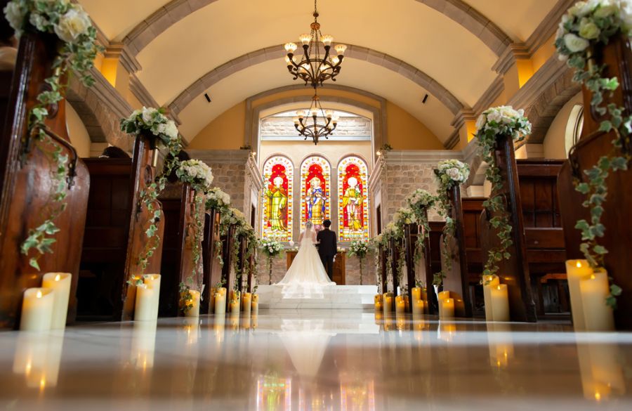 100年以上前のフランスの教会から譲り受けた本物のステンドグラス