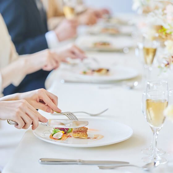 平服に着替えて、カジュアルな会食を