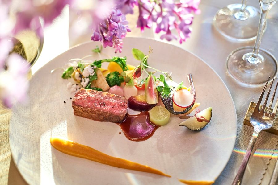 人気口コミサイトやゲストからも高評価のフォーチュン イン ザ テラスの料理は 華やかなフレンチをベースに、日本らしい繊細なおもてなしの心を込めた“フレンチジャポネ”。