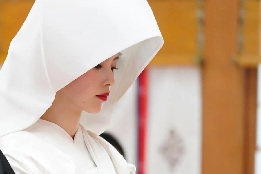 『自由に、手軽に、私たちらしく』普天満宮では、形式にとらわれず、ふたりらしいスタイルで挙式が可能です。 伝統を大切にしながらも、自由度の高いプランで準備もスムーズ。手軽に叶う和婚は、忙しいカップルにもぴったりです。