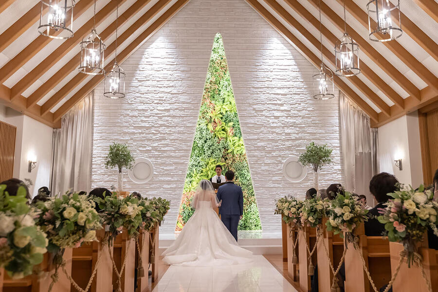 JR福島駅すぐの“抜群のアクセス” 梅田から1駅、徒歩1分という立地は、ゲストにとって大きな安心材料。 遠方ゲストやご年配の方が多い場合でも負担が少なく、招待しやすいのが魅力です。